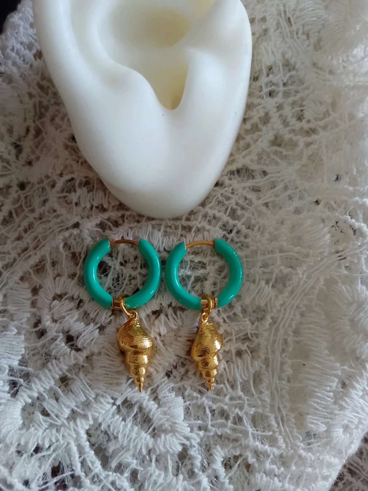 Groene creolen met gouden schelpjes – photo 2